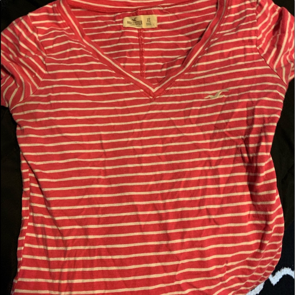 hollister tee!!